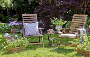 Mesébe illő kerti rejtekhelyek- feltöltődés a menedéket nyújtó muskátli árnyékában