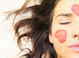 A LED fényterápia titkai: ráncok ellen a fény erejével