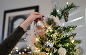 Milyen díszeket kerüljünk a karácsonyfán? – Feng shui tippek az ünnepekre