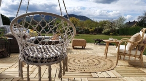 Kerti bútorok 2026-ban: okos megoldások, pisztáciazöld és modularitás a modern kertekben